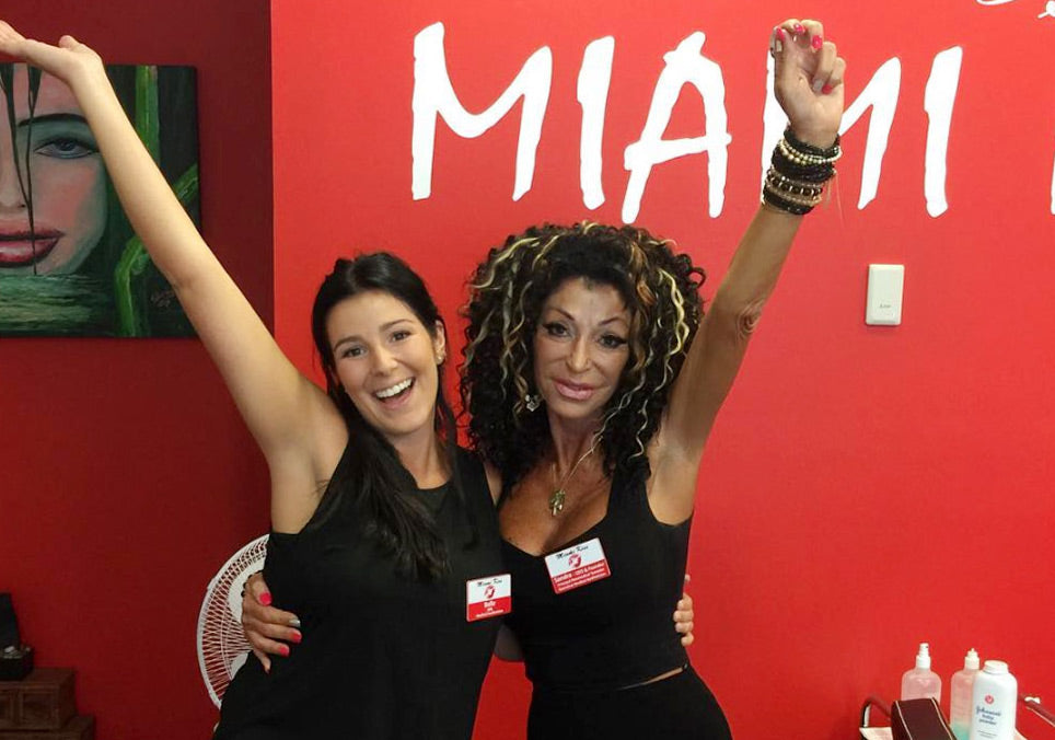Sandra & Belle of Miami Kiss